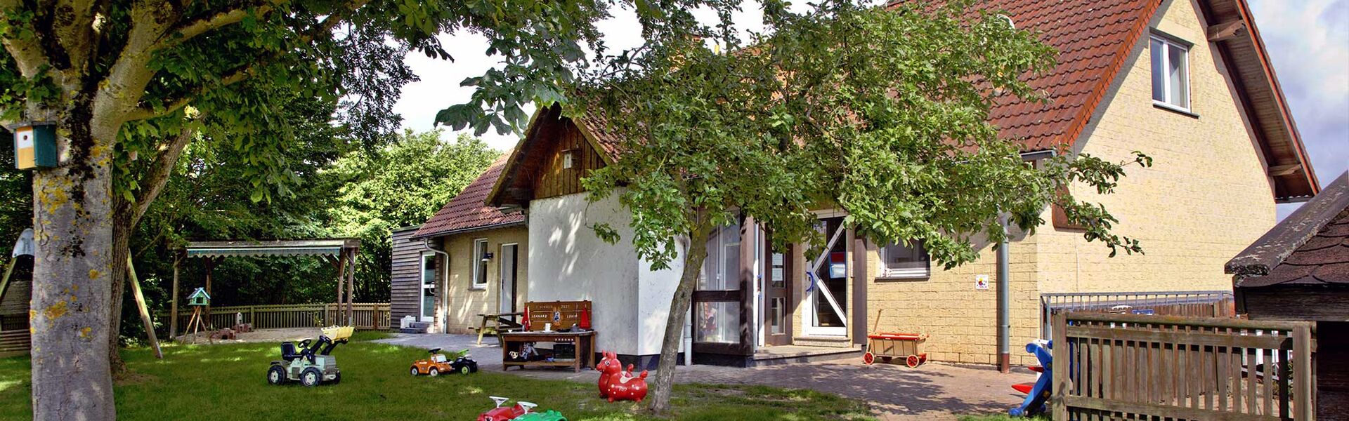 Kindertagesstätte Massenhausen Außenansicht der Kindertagesstätte Massenhausen